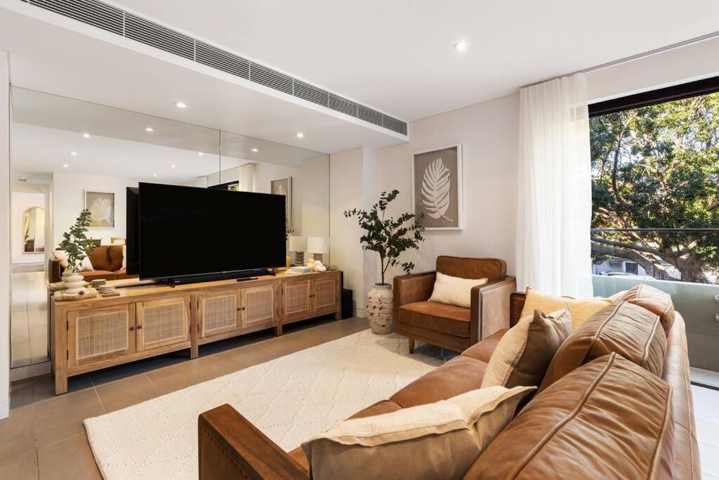 Vogue Charm W Light, Aspect, Ac * Sydney